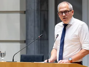 Vol stroomnet weegt op Vlaamse investeringen, maar premier Diependaele kan niet zeggen hoeveel er verloren gaan